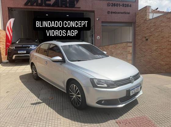 VOLKSWAGEN JETTA 2.0 TSI HIGHLINE 211CV GASOLINA 4P TIPTRONIC VOLKSWAGEN JETTA 2.0 TSI HIGHLINE 211CV GASOLINA 4P TIPTRONIC